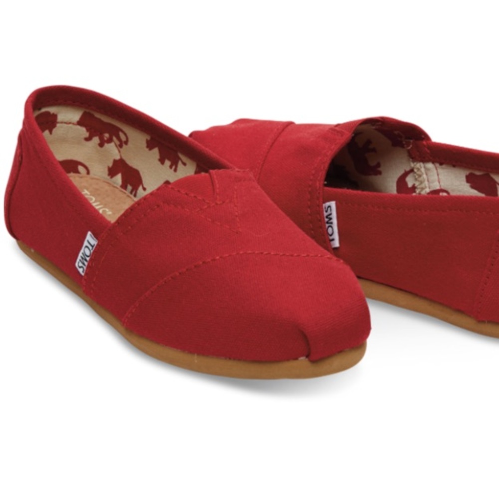 Red Canvas Classic Tom’s